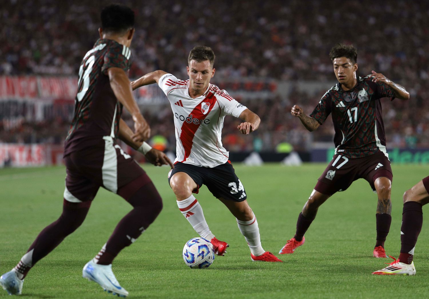Ante su gente, River mostró varias virtudes que lo ilusionan