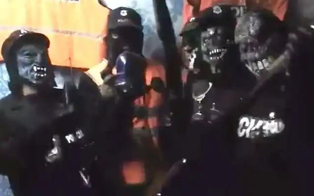 En un nuevo video, “La banda del millón” apuntó a los medios