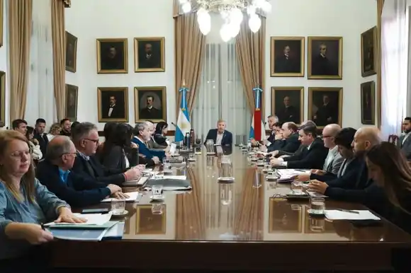 Obra pública, educación y seguridad fueron los temas destacados de la reunión de gabinete