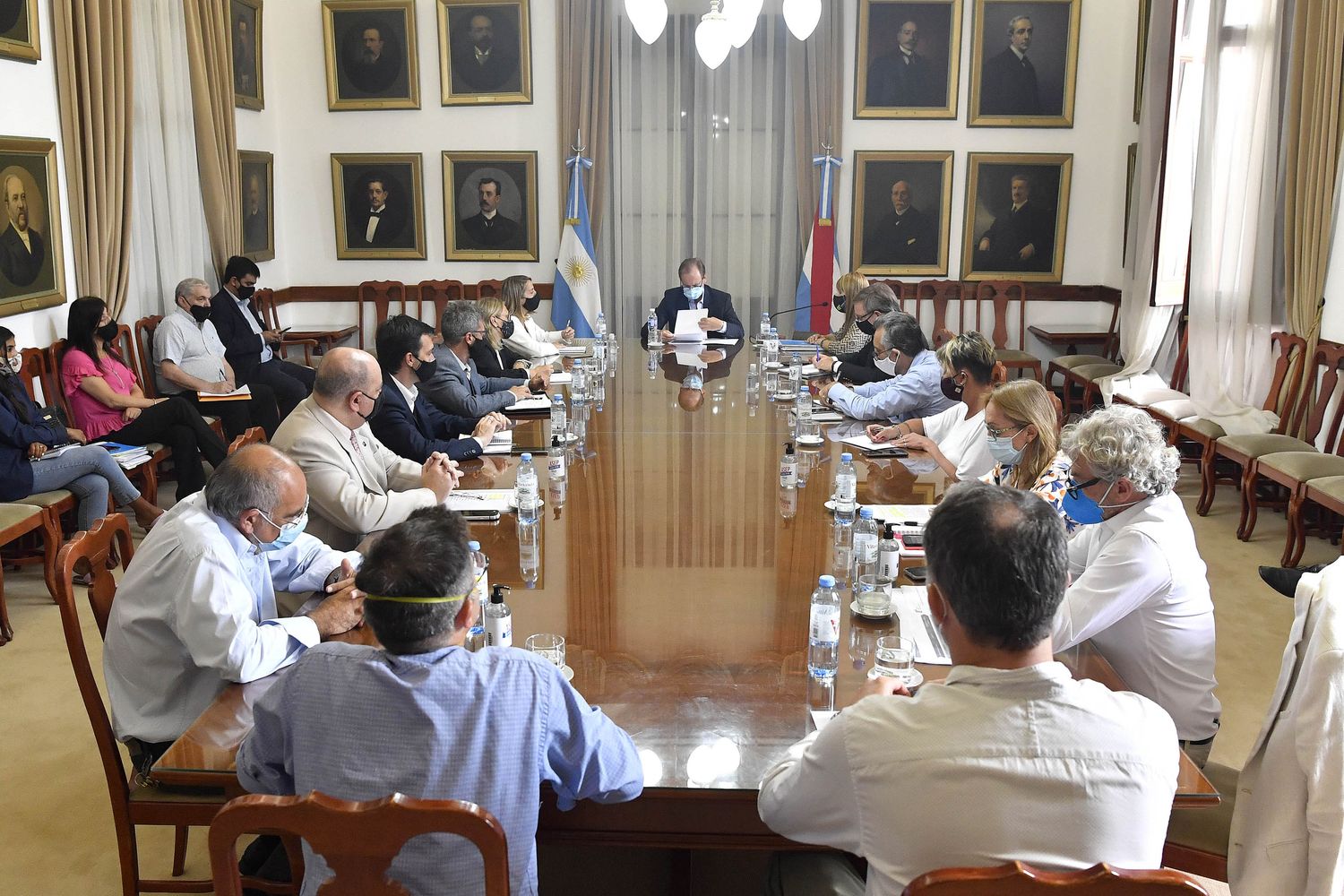 Bordet ratificó el adicional para el personal de Salud y Seguridad afectado a la pandemia