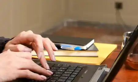 Los investigadores subrayan la creciente precisión de estos tipos de ataques y llaman la atención sobre la necesidad de un debate público en torno a la regulación de la inteligencia artificial.