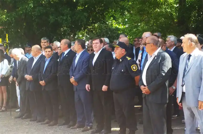 Montenegro: "Es una obligación recordar y acompañar al policía que hace bien su trabajo"