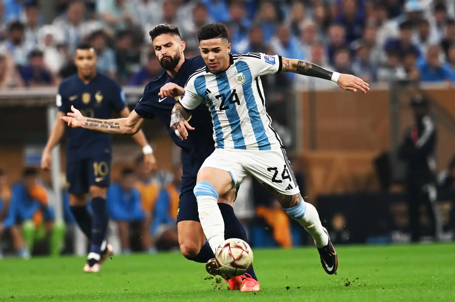 Manchester United desembolsaría una millonaria suma por Enzo Fernández
