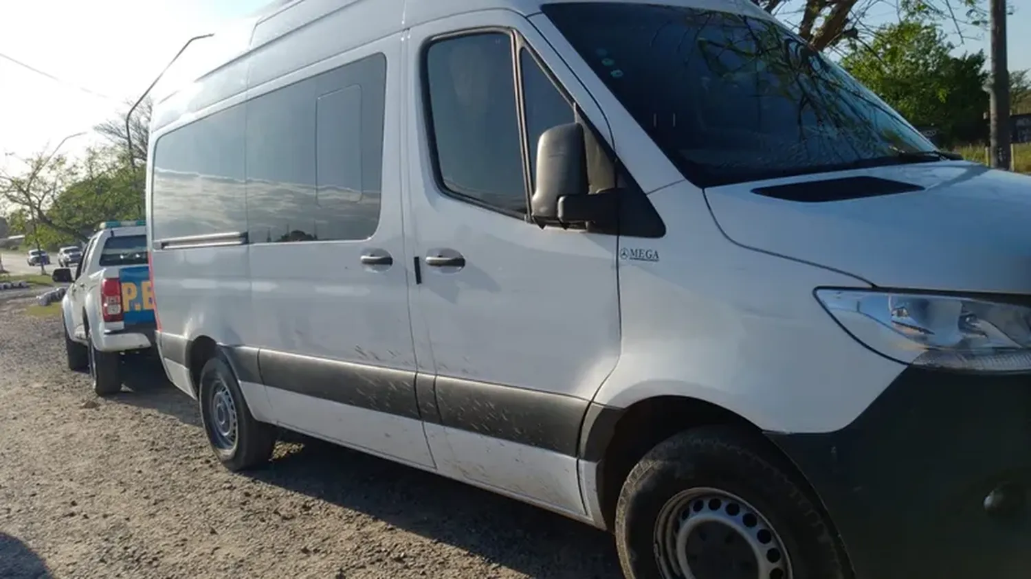 Una tráfic embistió a un hombre que iba en bicicleta en la Ruta 12 y huyó: Persiguieron y detuvieron al conductor