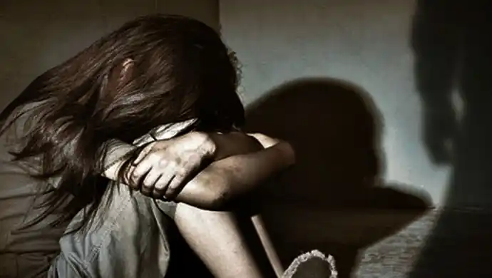 Obligaba a su hija a tener sexo con su padrastro