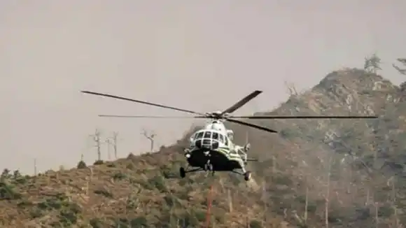 IMPRESIONANTE el momento en el que se estrella helicóptero en Georgia que intentaba rescatar a 2 parapentistas