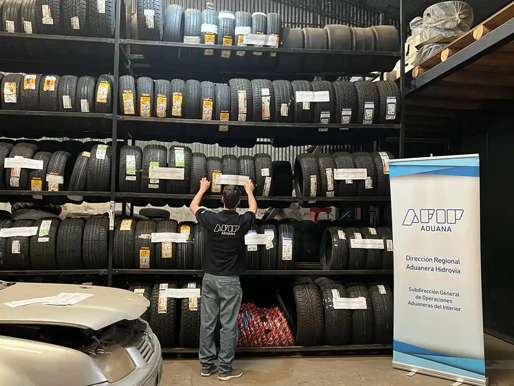 La Aduana incautó una gran cantidad de neumáticos en Entre Ríos: la mercadería está valuada en casi 90 millones de pesos