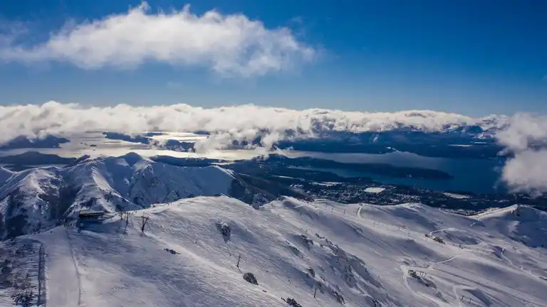 Río Negro: murió una persona por una avalancha en un centro de esquí de Río Negro