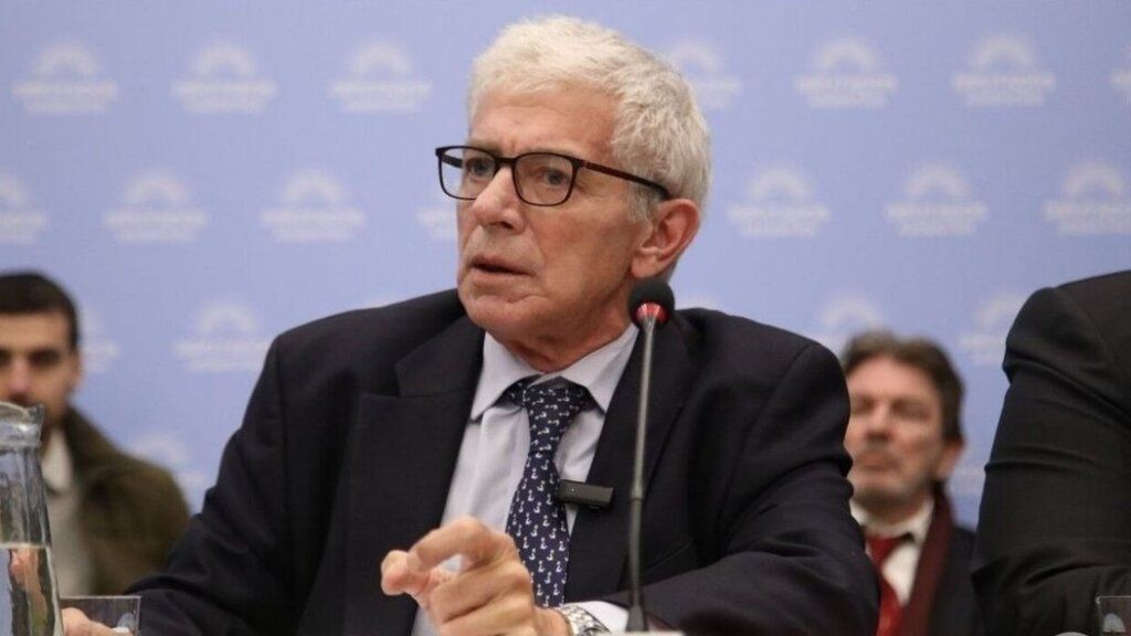 Cúneo Libarona rompiò el silencios