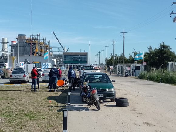 Protesta en la Termoeléctrica tras el despido de personal de Seguridad