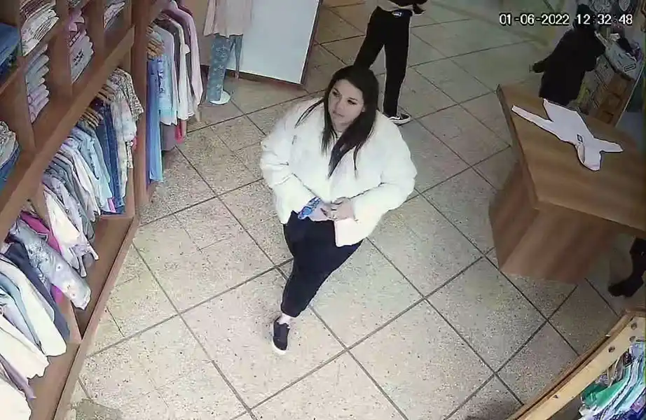 Robaron varias prendas de vestir y las filmaciones las delataron