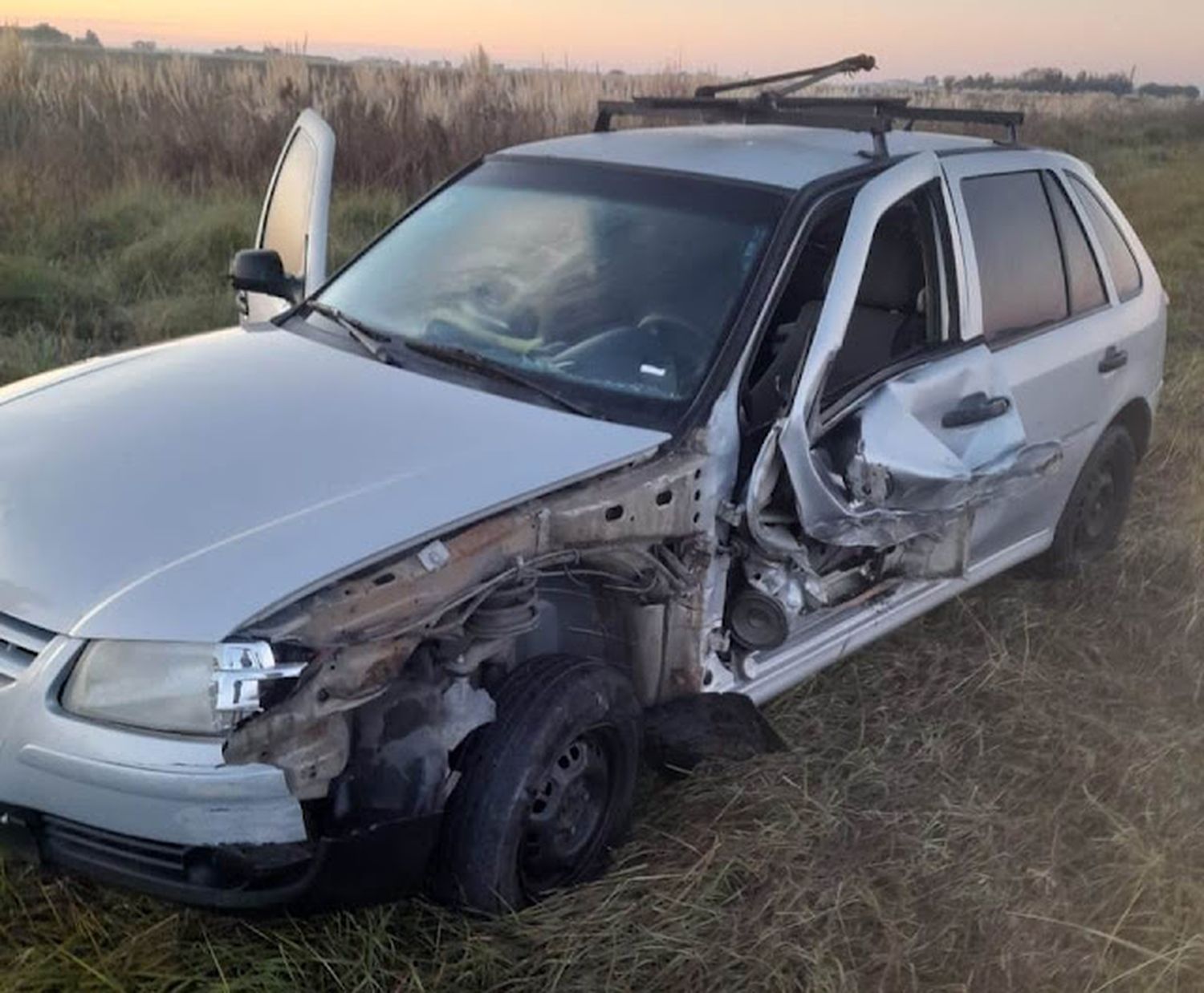 Un camión chocó el auto en el que viajaba una atleta de Balcarce y se fugó