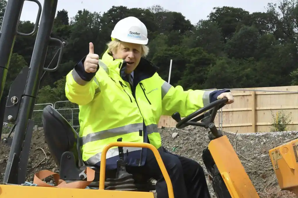 Johnson anunció un millonario plan de inversión estatal para la recuperación