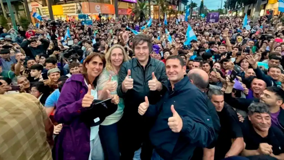 La gira del primer mandatario sigue por el interior del país (Foto LLA)