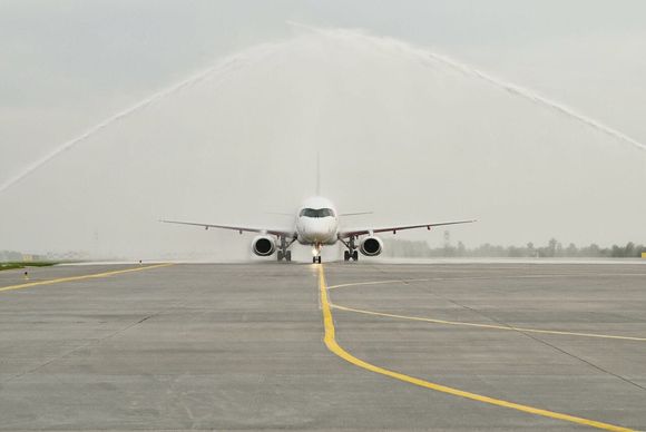 Cuatro aerolíneas rusas acuerdan la compra de 58 Superjet 100 en MAKS
