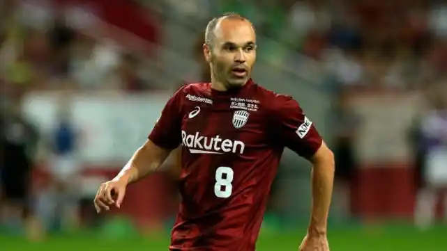 Verón confirmó que hay conversaciones para sumar a Andres Iniesta