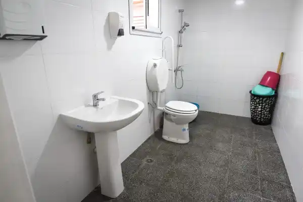 Avanza la construcción de los baños en el hospital municipal de Chascomús