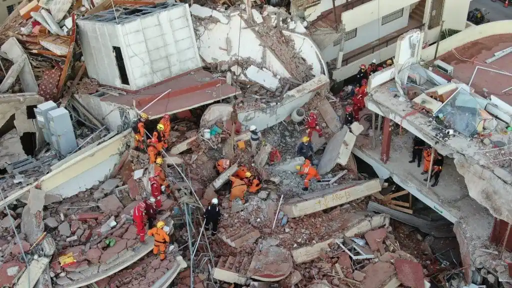 Las tormentas complican la búsqueda