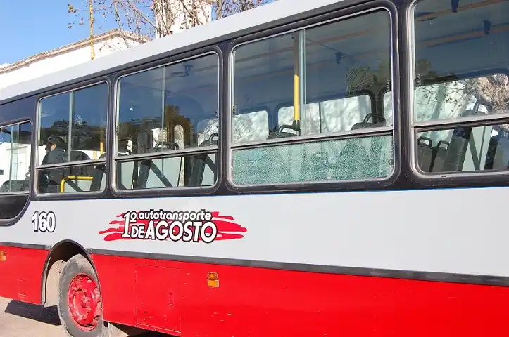 Continúan los hechos de violencia sobre colectivos de la empresa “1º de Agosto” 