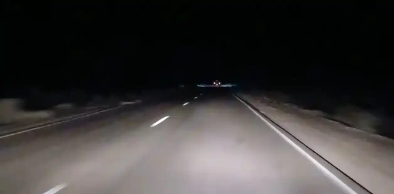 Horror en General Roca: una mujer intentó matar a su hija arrojándola frente a un camión