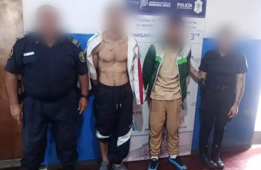 En el lugar fueron aprehendidos dos hombres de 33 y 41 años, que fueron trasldados a la Unidad Penal N°44 de Batán.