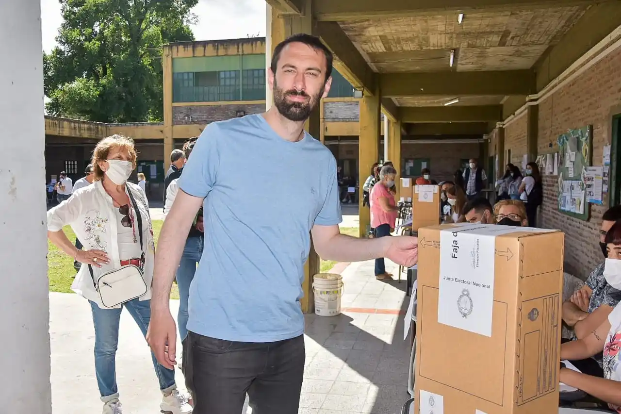 Votó Damián Selci "por el futuro de la Argentina y de Hurlingham"