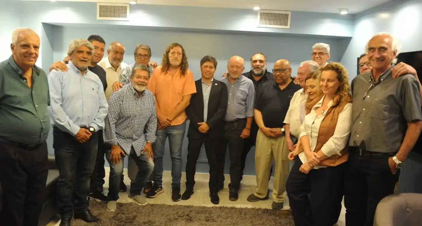 Todos unidos. Algunos gremios y sindicatos le brindaron su apoyo al gobernador Kicilof.
