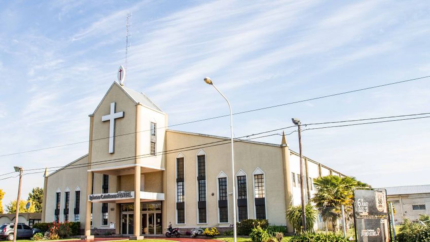 La iglesia Peniel se sumó a los mensajes en honor al recordado sacerdote.