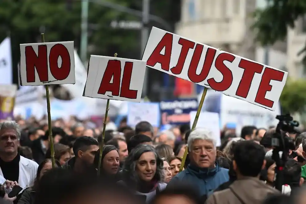 La convocatoria fue impulsada por la Asociación Trabajadores del Estado junto al Frente de Sindicatos Unidos.