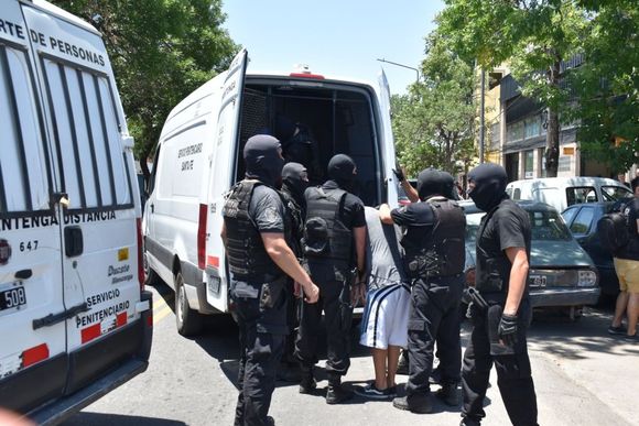 Rosario: trasladaron a 27 presos que estaban en la Comisaría 21ª a la cárcel de Piñero