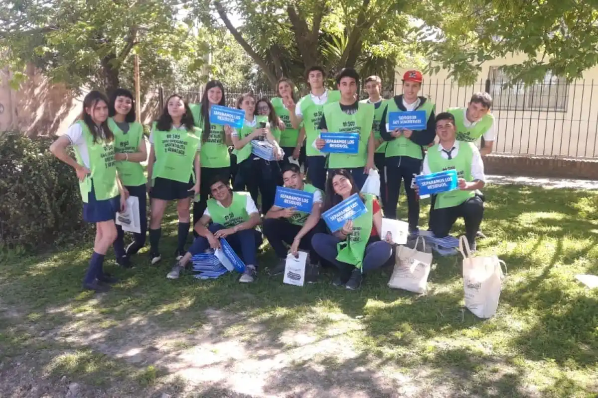 Separación de residuos: La Escuela Barbosa se sumó al "puerta a puerta"