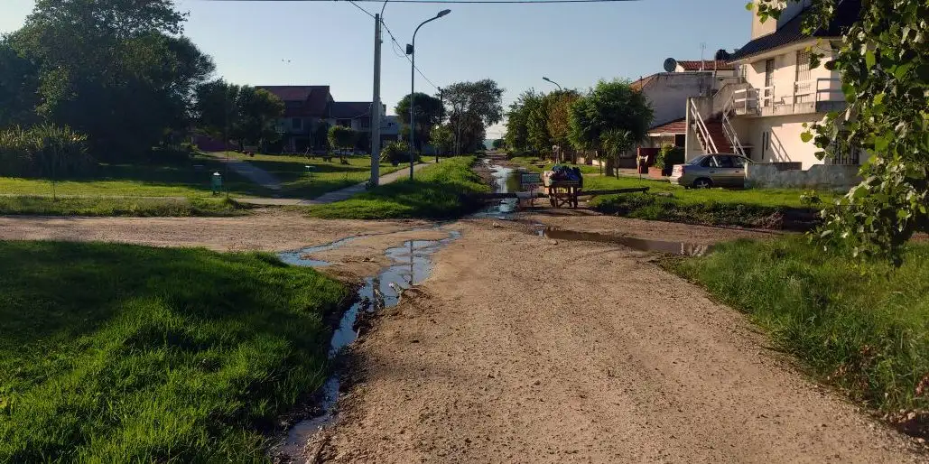 Por los pozos que no se arreglan, vecinos de Faro Norte cortan las calles