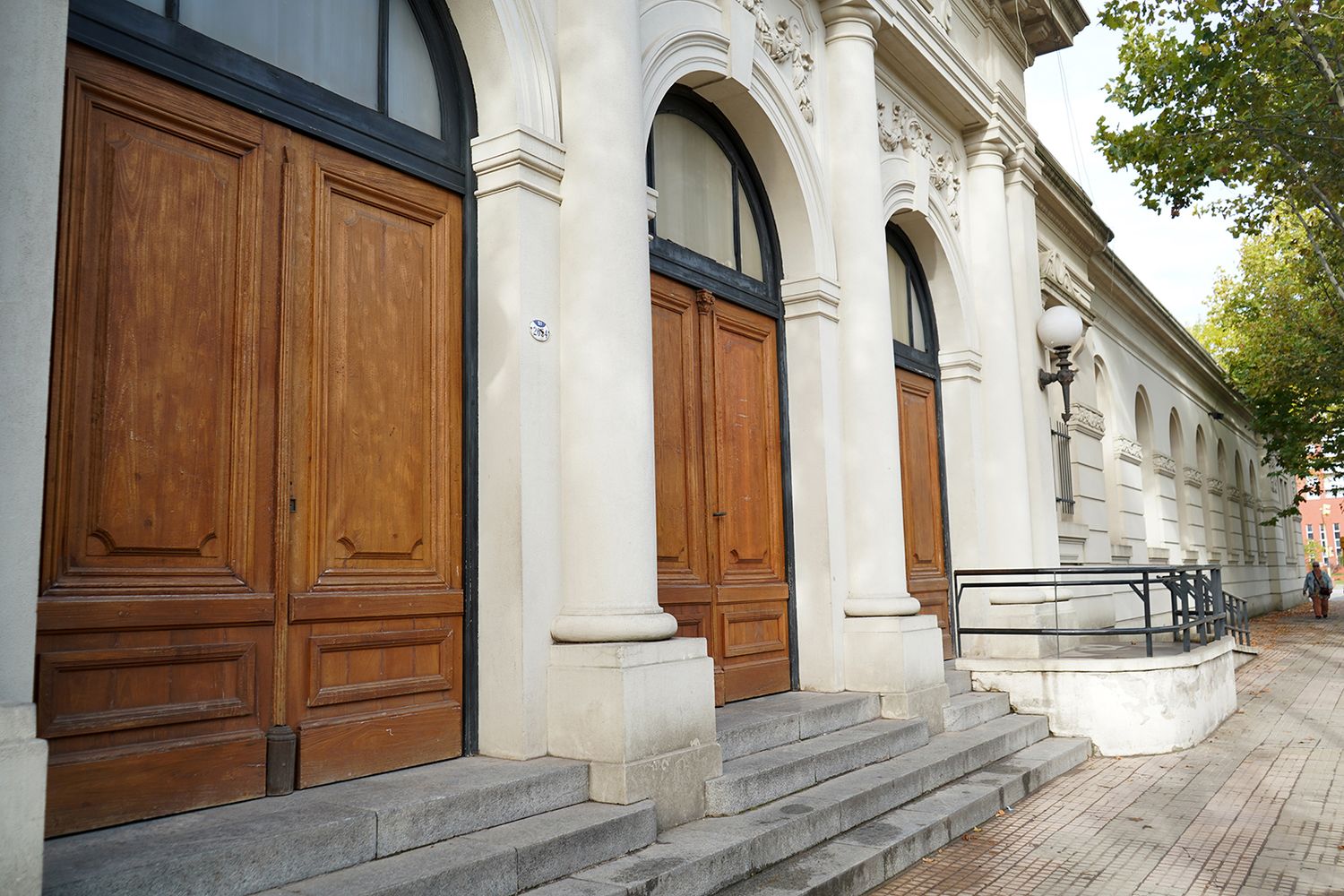 El paro arrancó con inactividad en las escuelas estatales