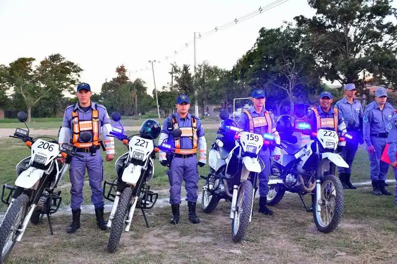 Los operativos policiales siguen
en distintos barrios de la ciudad