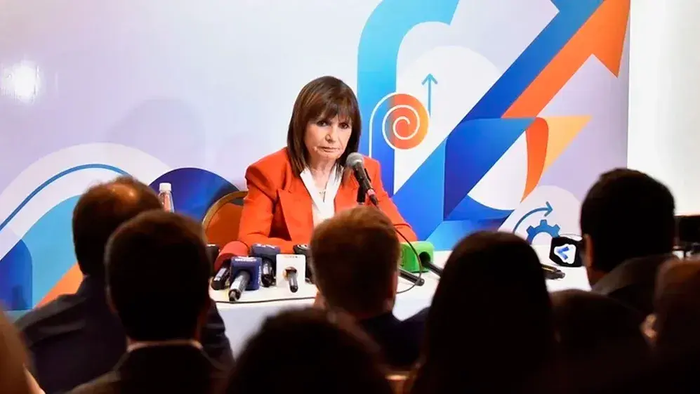 Bullrich en el coloquio de IDEA.