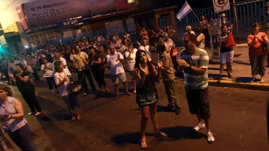 Vecinos sin luz hace 10 días protestaron en Lanús