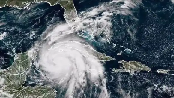 Huracán Ian amenaza a 2.5 millones de habitantes de La Florida (videos + fotos)