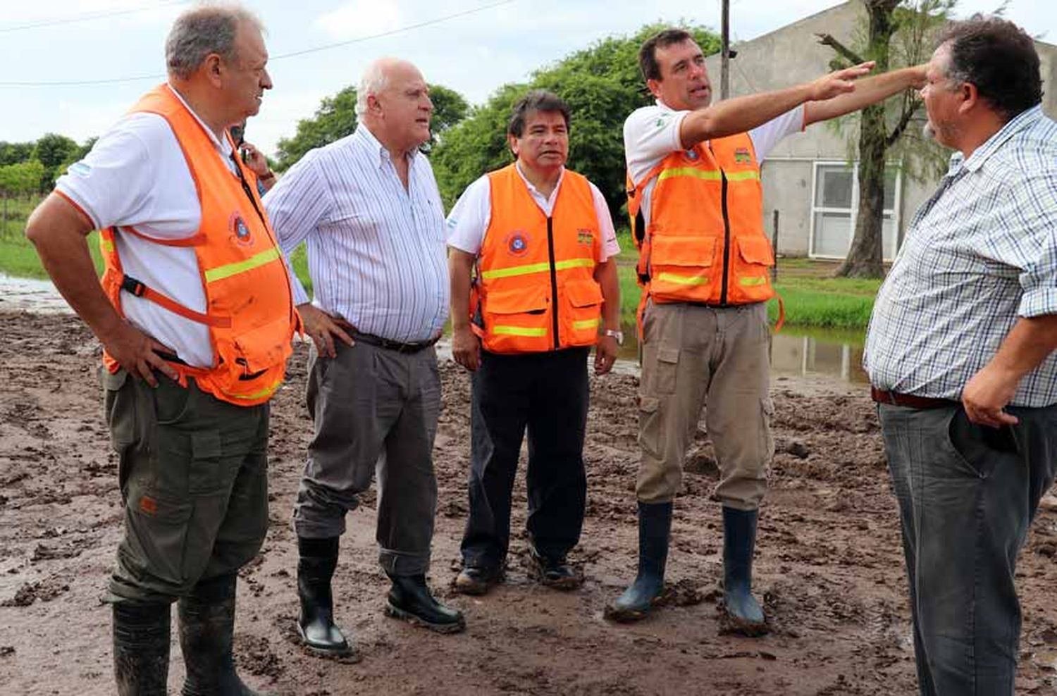 Lifschitz recorre las zona inundadas: hay 80 evacuados