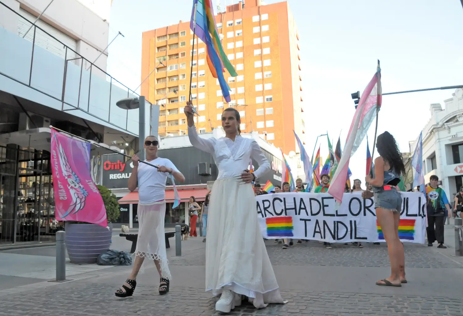 Con el reclamo de una ley integral trans se llevó adelante la marcha del Orgullo Gay en Tandil