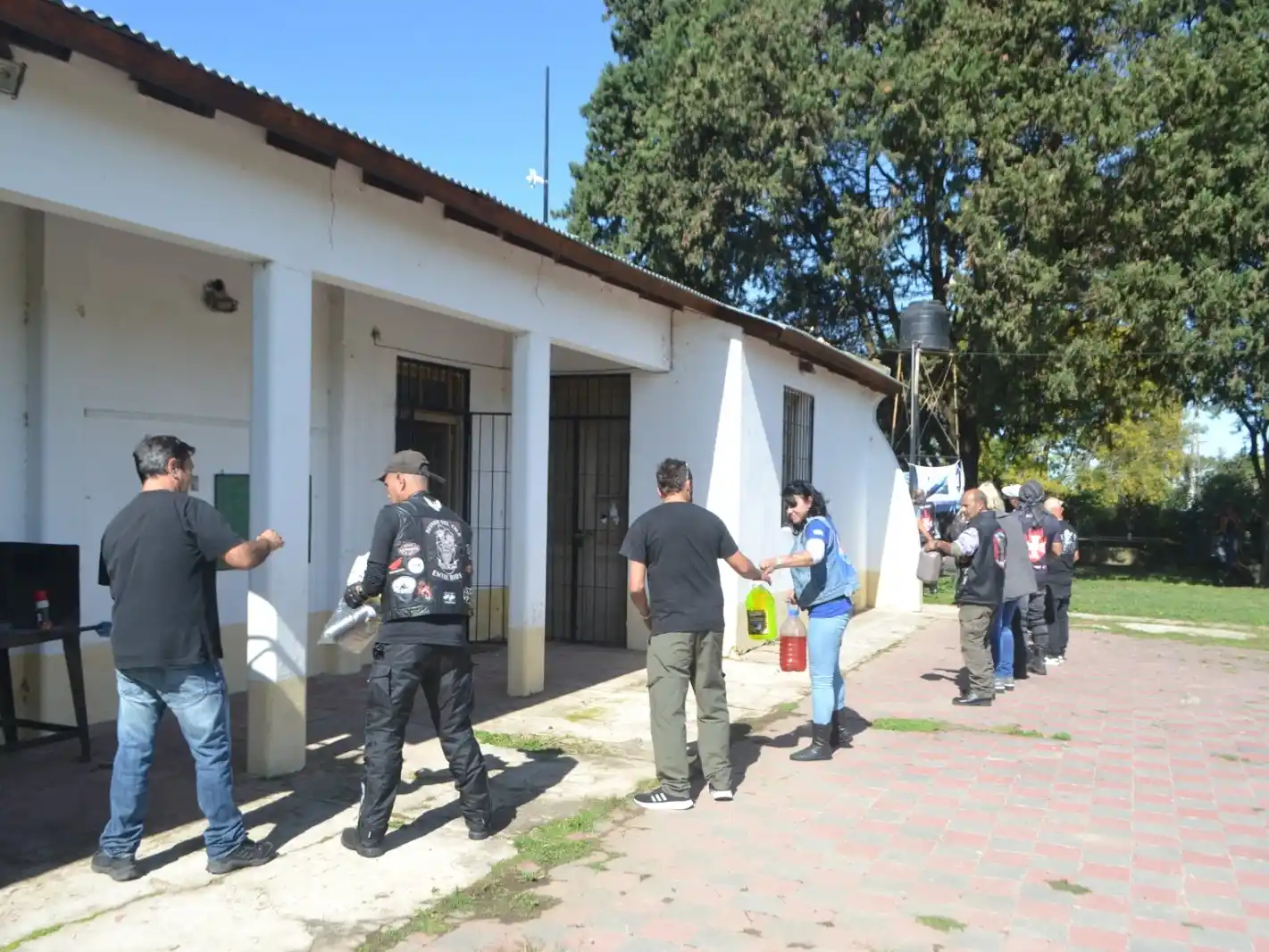 Gran jornada solidaria de moteros en escuelas rurales de Gualeguay
