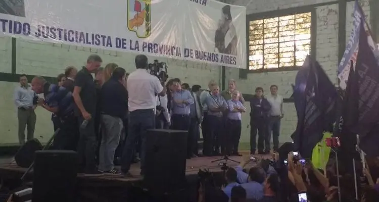 Plenario del PJ en San Nicolás, San Pedro presente