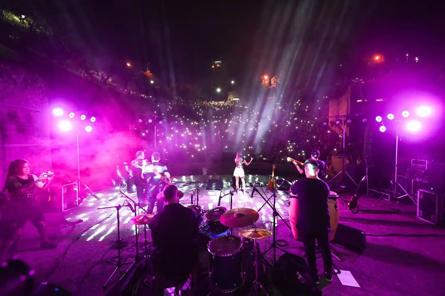 El Anfiteatro tuvo una noche folclórica y cerró con Nahuel Pennisi