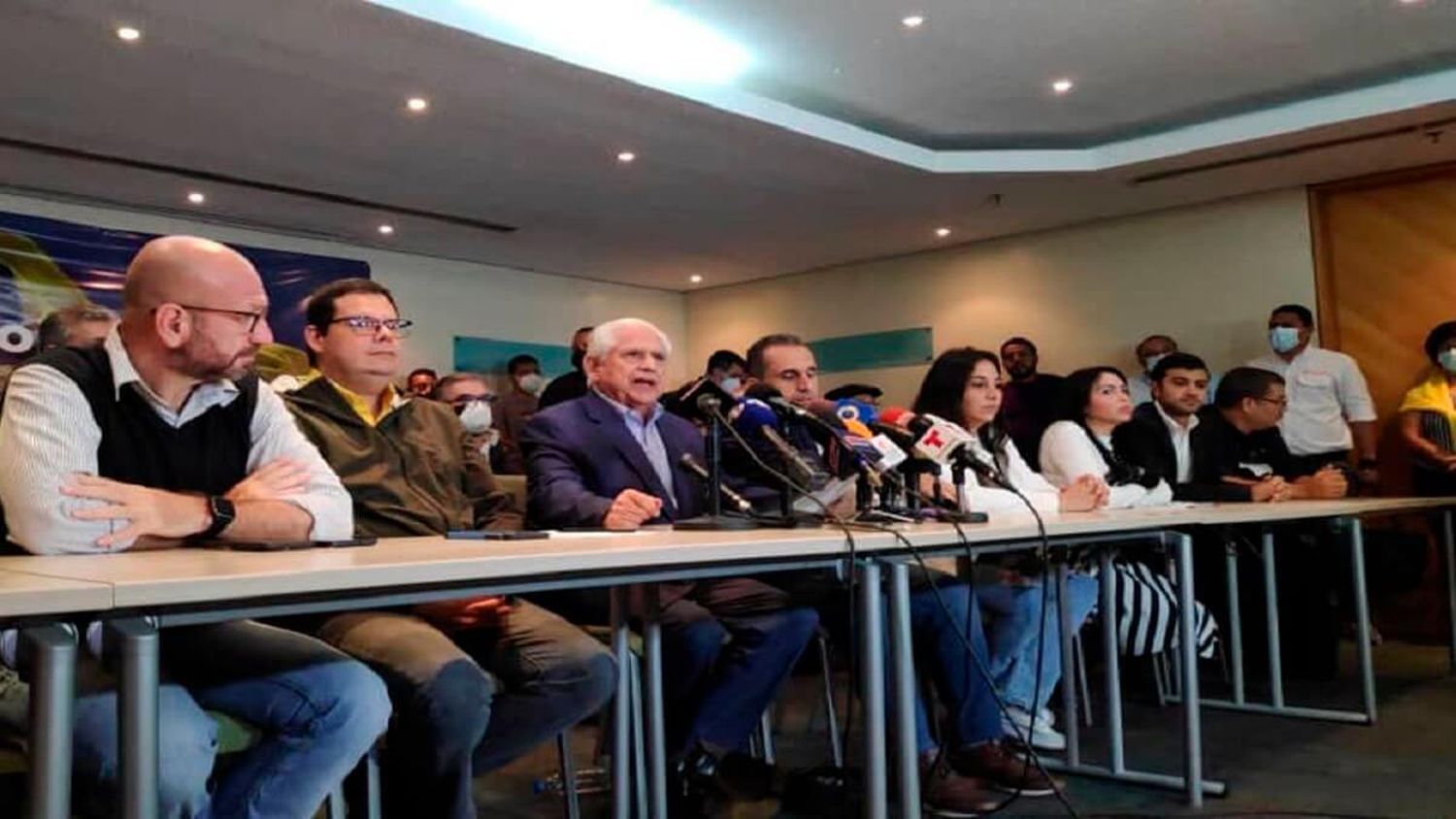 ¡ESTÁ DIFÍCIL! Empatía, unidad y frescura es lo que se busca en líderes de la oposición