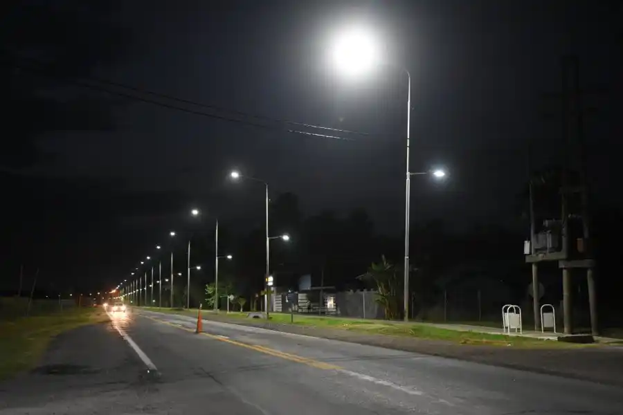 La EPE compra 8.000 artefactos para iluminación pública en municipios y comunas