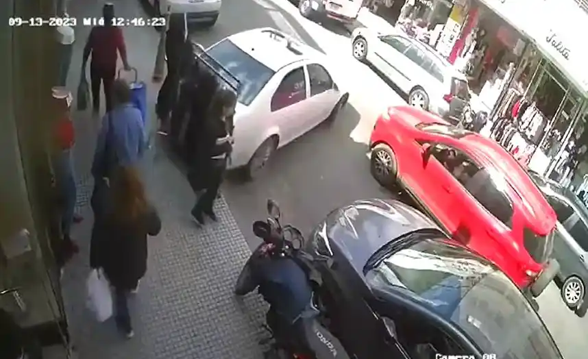 Un conductor daba marcha atrás, sufrió una convulsión y mató a una mujer de 71 años