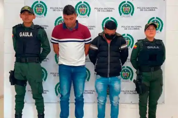 ¡PRESOS POR EXTORSIONADORES! Policías montaban alcabalas falsas para cobrar vacunas en Colombia