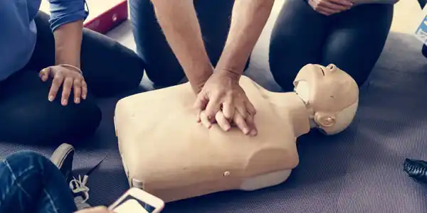 Capacitación en RCP y uso de desfibrilador en el Sindicato de Comercio