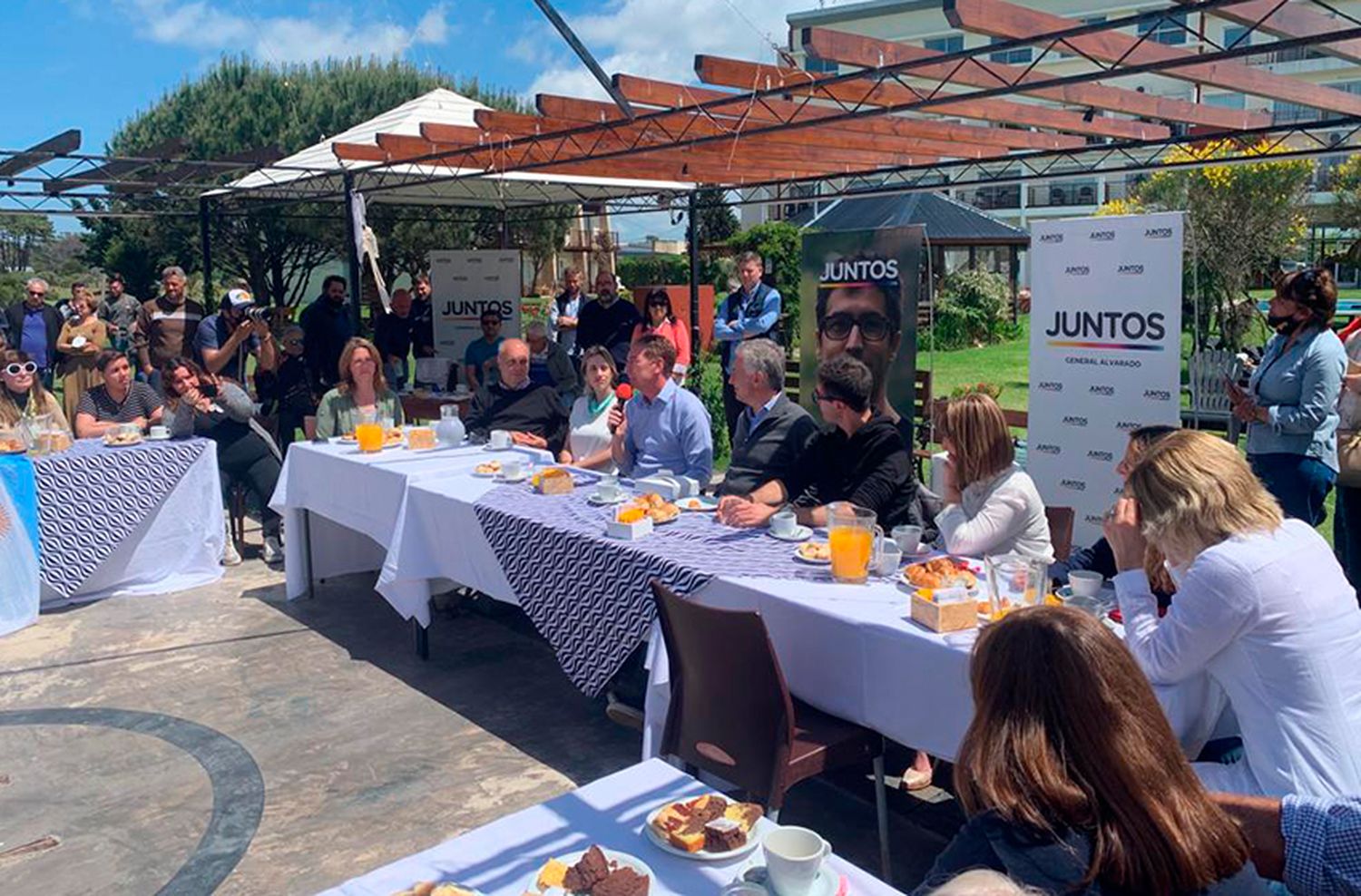 Santilli comparte actividades con Macri y con Larreta, y hará su cierre de campaña el jueves