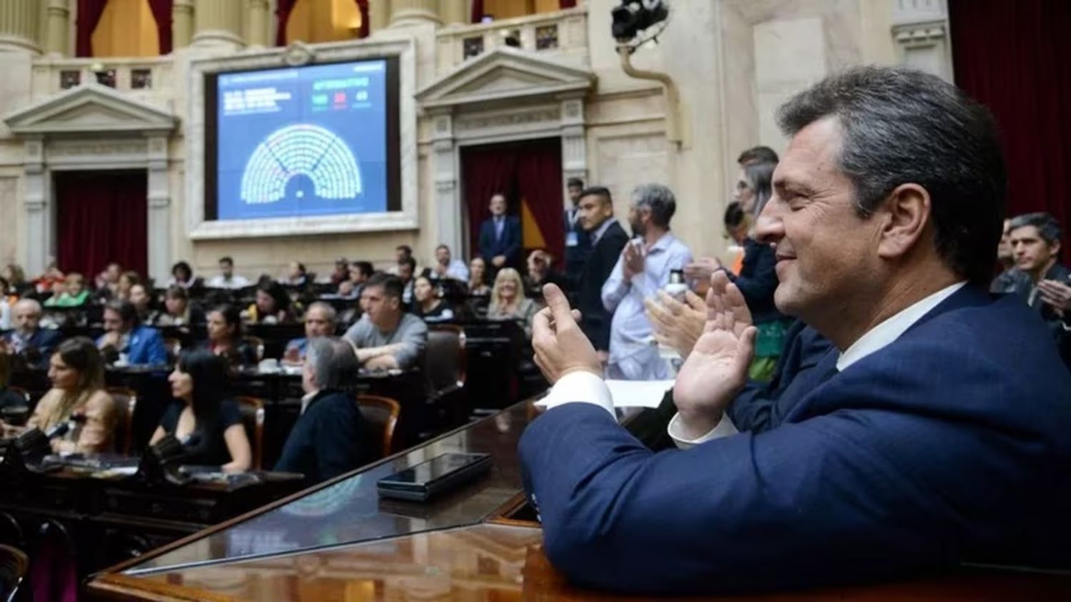 Milei le pidió a Massa que postergue la presentación del Presupuesto 2024 hasta  después de las elecciones generales