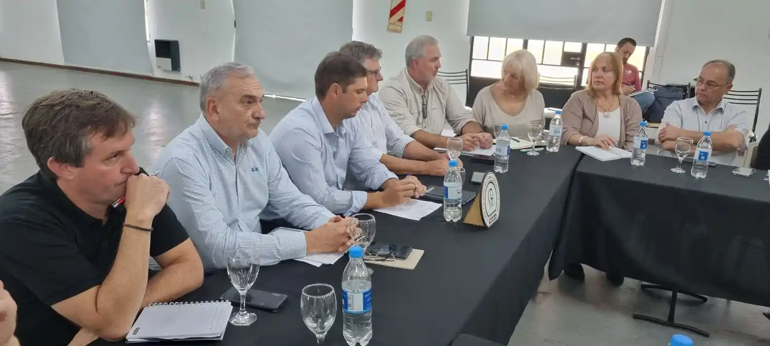 Infraestructura hidráulica y electrificación rural, primeros avances de la Mesa de Diálogo en la SRR